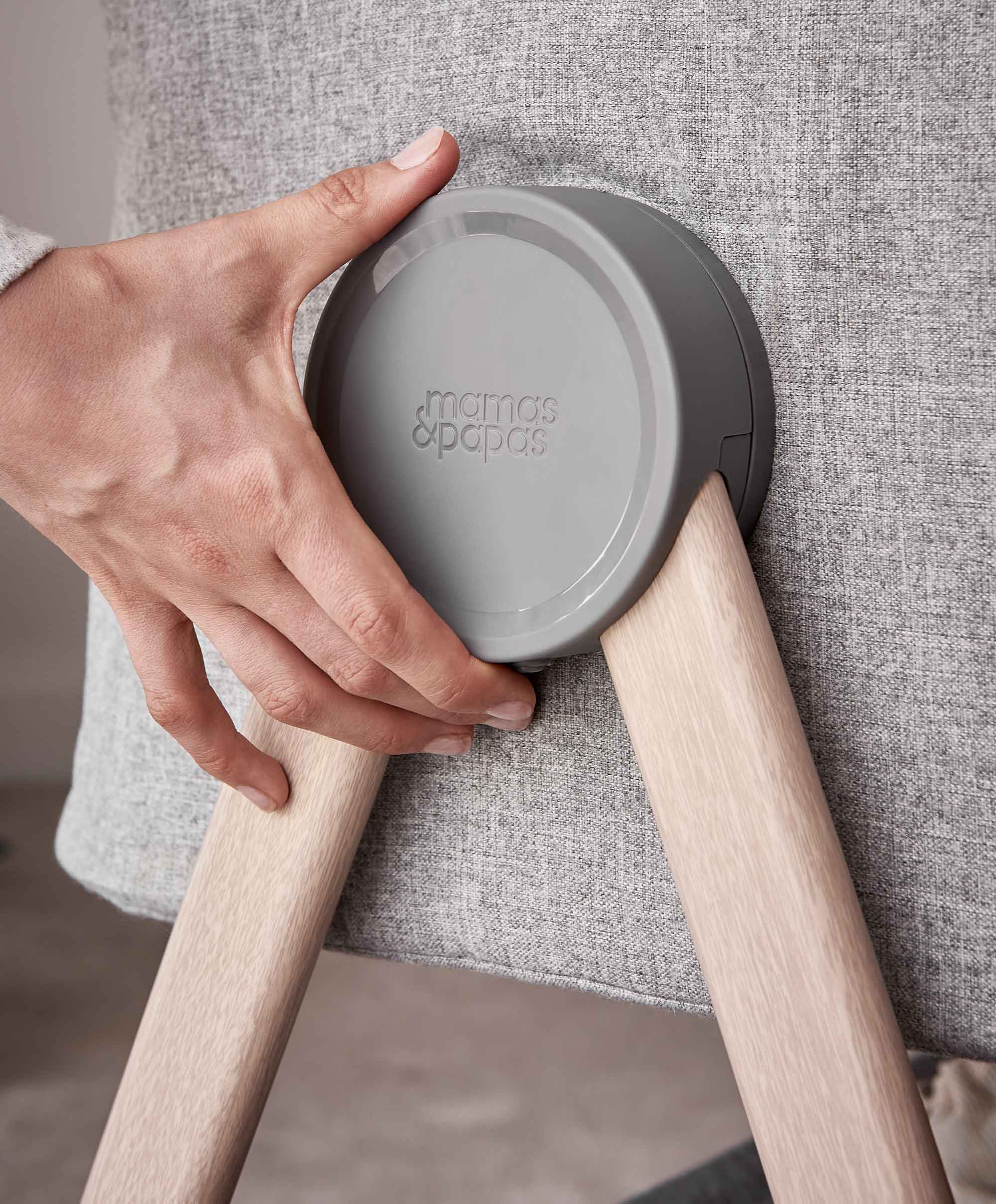 Lua Bedside Crib and Sheet Bundle - Grey/White - Image 10